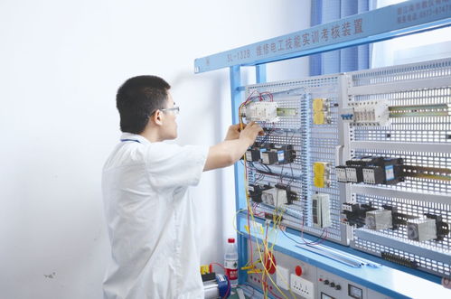 毫米間的舞者 致奮戰(zhàn)在工廠生產車間的產業(yè)工人